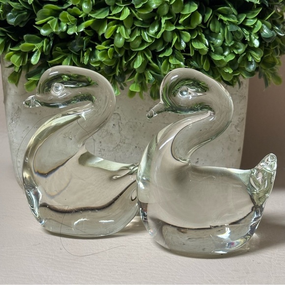 Set Action International Clear Glass Love Swans Figurines Paperweights - Picture 3 of 7